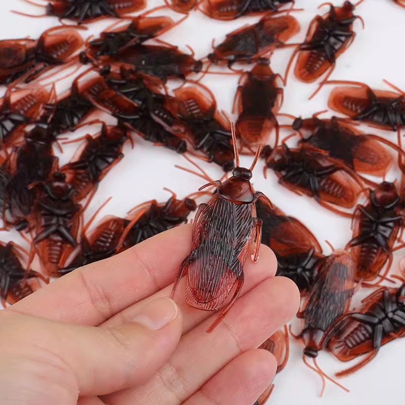 50/100Pcs Halloween gadget Pla - Prank Toys review and price